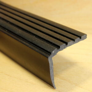 Nurgaliist plast AK31 31X22mm 2,5m must 470